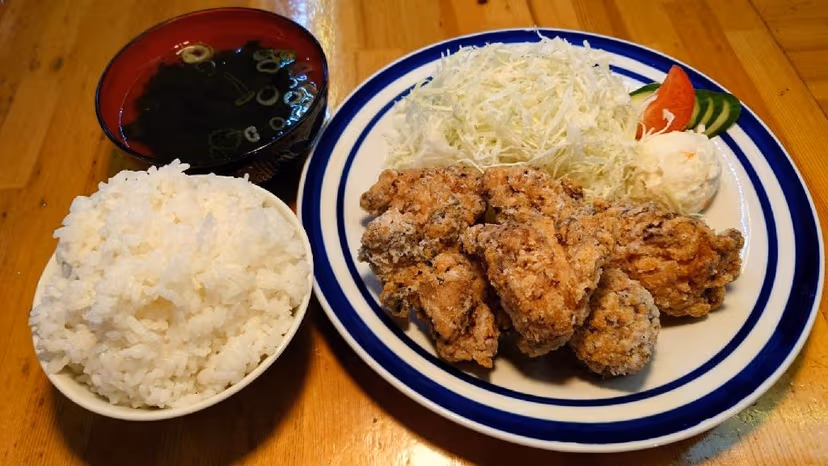 唐揚げ定食(鶏モモ肉)(ソフトドリンク付)