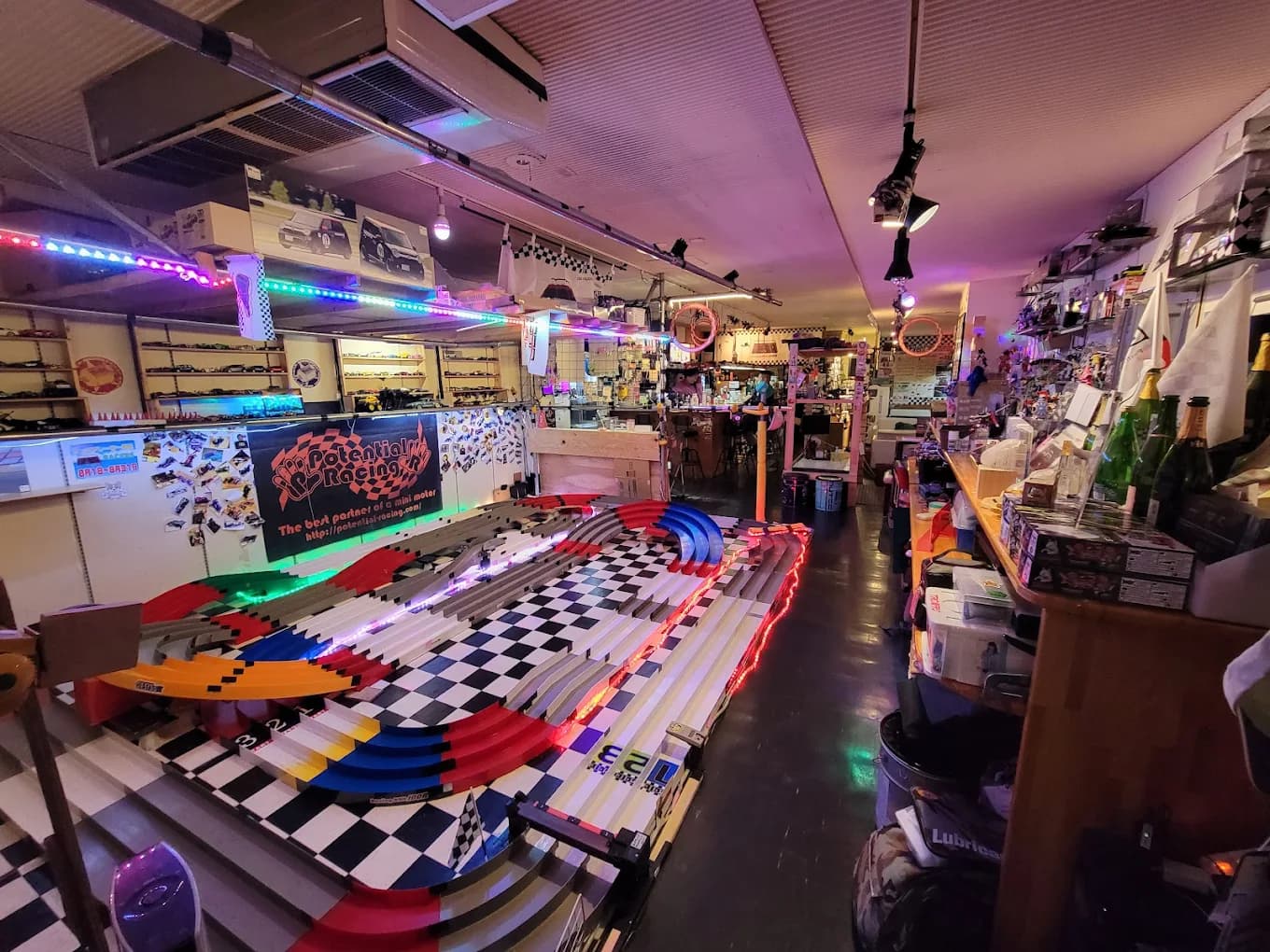 店内のミニ四駆ローラーコース